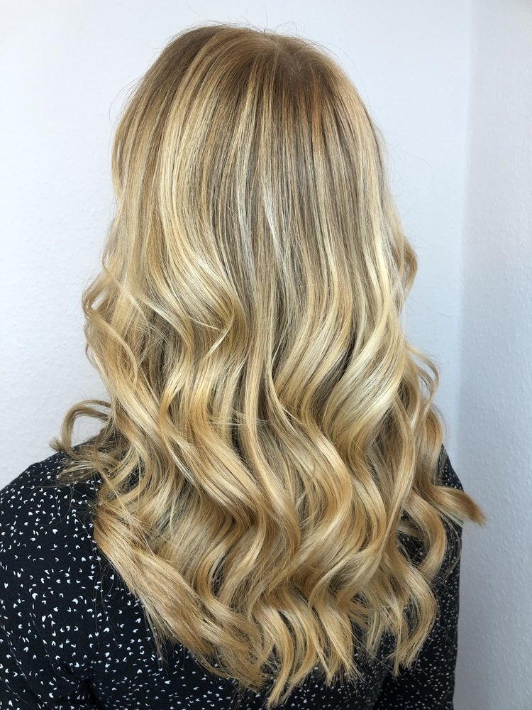 Kundin des Friseursalon Schnaddels in Wiesbaden