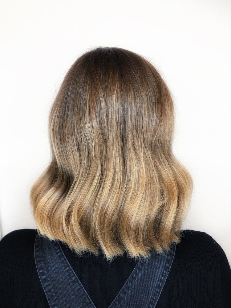 Kundin des Friseursalon Schnaddels in Wiesbaden