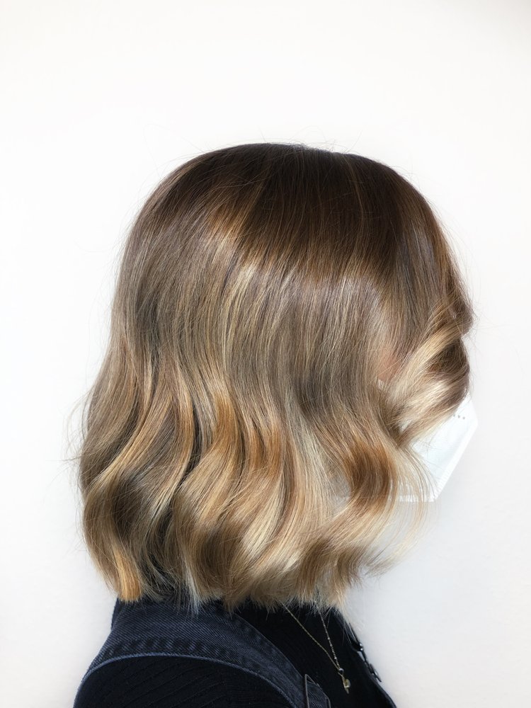 Kundin des Friseursalon Schnaddels in Wiesbaden