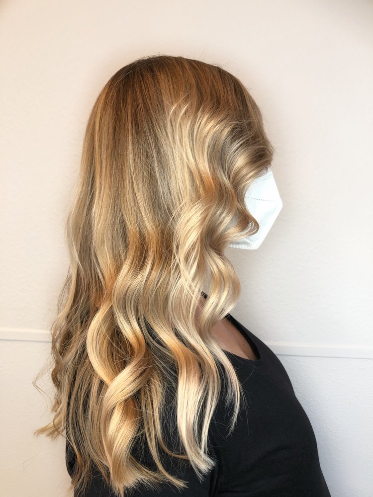 Kundin des Friseursalon Schnaddels in Wiesbaden